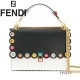 【FENDI】Kan I レザークロスボディバック