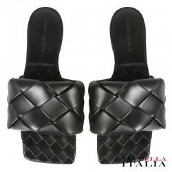 【BOTTEGA VENETA】THE LIDO FLAT LEATHER SANDAL WITH SQUARE TOE