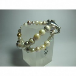 Bracelet with white pearls