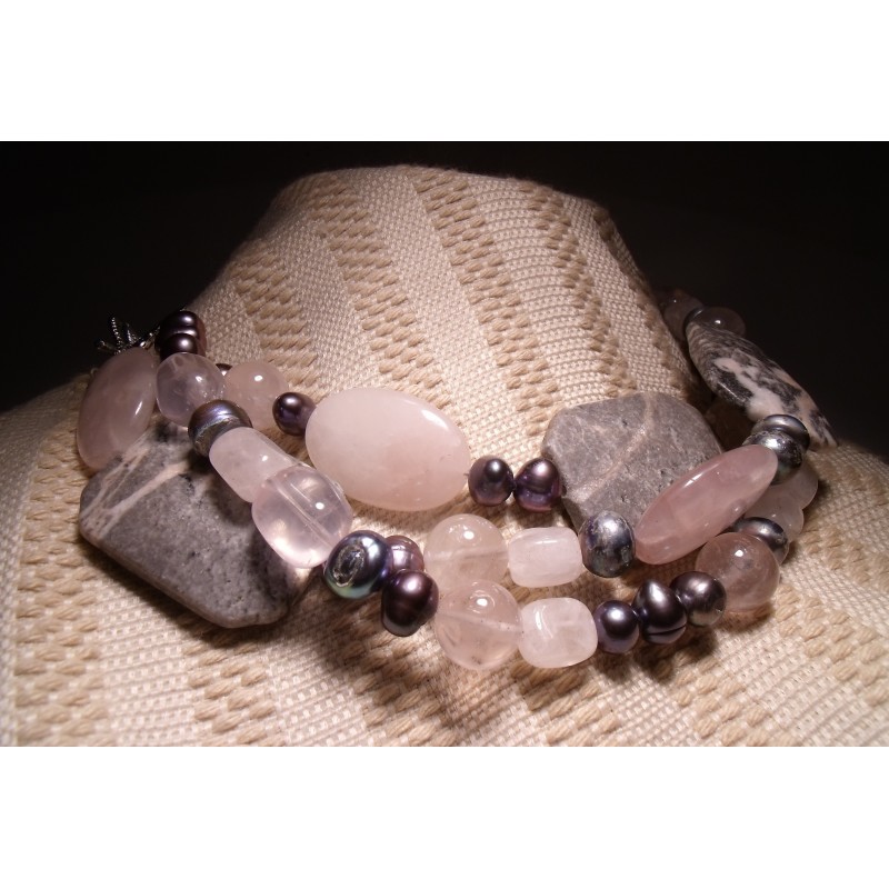 Three strands necklace with grey freshwater pearls, pink quartz and gray  semi-precious stone. Nickel free steel closure