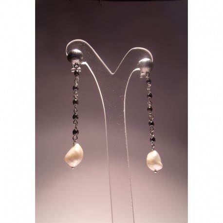 Earrings with baroque pearls and hematite