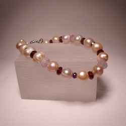 Bracciale con perle, granato e ametista