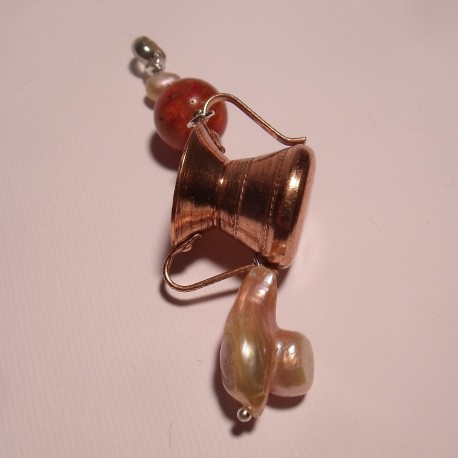 Pendant with copper basin, 1st quality freshwater pearl and red coral