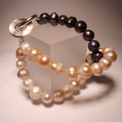 Knot bracelet with pearls