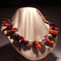 Necklace with "branches" of madrepora and amethyst with freshwater pearls